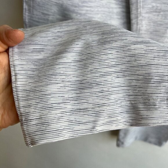 Lululemon On The Fly crop 23”, Gray Striped , Size 4 B103 - Picture 6 of 8